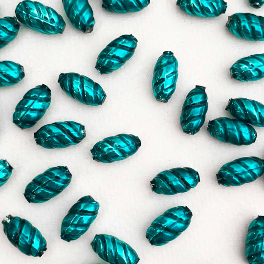 10 Pearl Teal Twisted Oval Glass Beads 14mm ~ Czech Republic