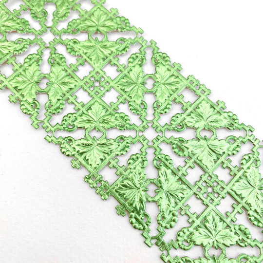 Light Green Dresden Foil Fancy Corners ~ 20
