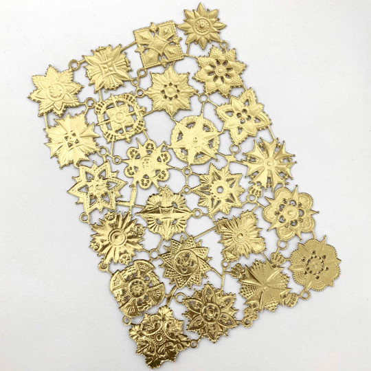 Gold Dresden Foil Medallions or Orders ~ 24 Assorted