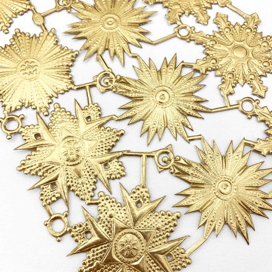 Gold Dresden Foil Medallions or Orders ~ 15 Assorted