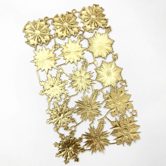 Gold Dresden Foil Medallions or Orders ~ 15 Assorted