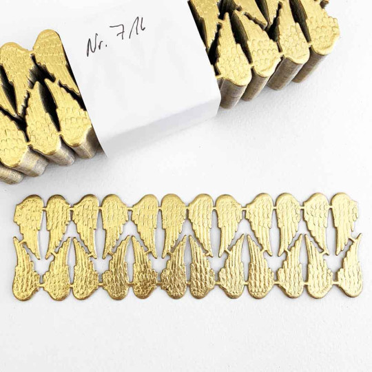 Gold Dresden Half Wings ~ 24