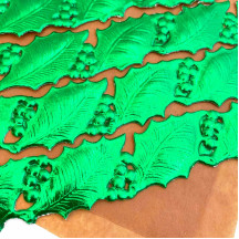 Green Holly and Berry XL Dresden Border Trim ~ 1" wide