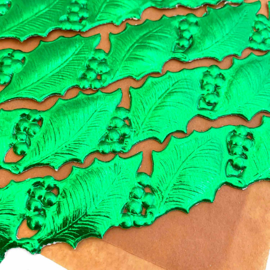 Green Holly and Berry XL Dresden Border Trim ~ 1" wide