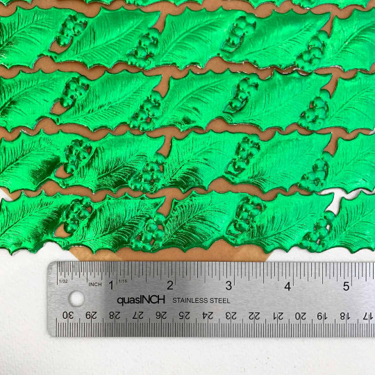 Green Holly and Berry XL Dresden Border Trim ~ 1" wide