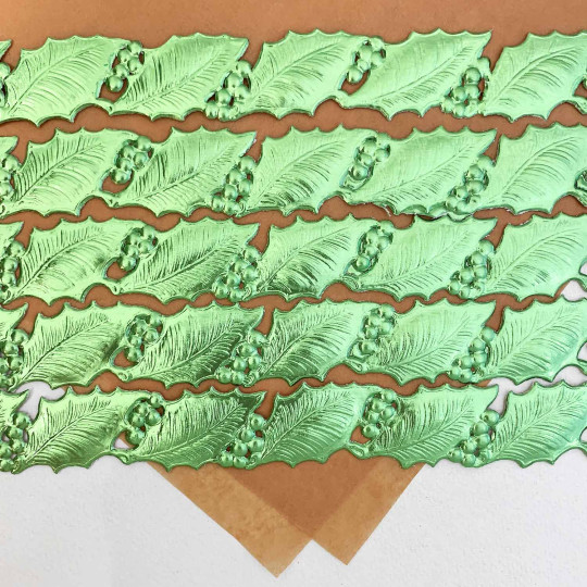 Light Green Holly and Berry XL Dresden Border Trim ~ 1" wide