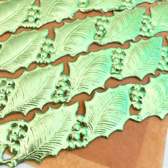 Light Green Holly and Berry XL Dresden Border Trim ~ 1" wide