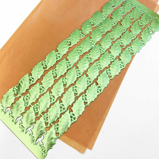 Light Green Holly and Berry XL Dresden Border Trim ~ 1" wide