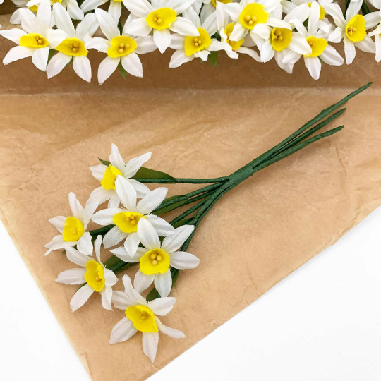 6 White and Yellow Fabric Narcissus Blossoms ~ Austria ~ 1-3/8"