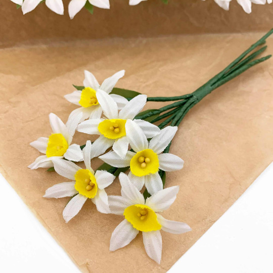 6 White and Yellow Fabric Narcissus Blossoms ~ Austria ~ 1-3/8"