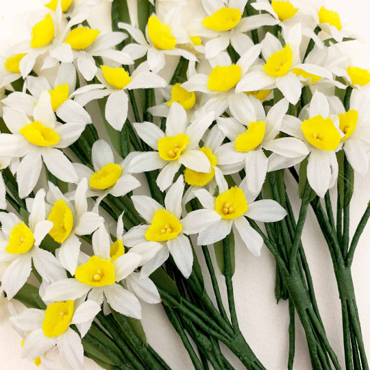 6 White and Yellow Fabric Narcissus Blossoms ~ Austria ~ 1-3/8"