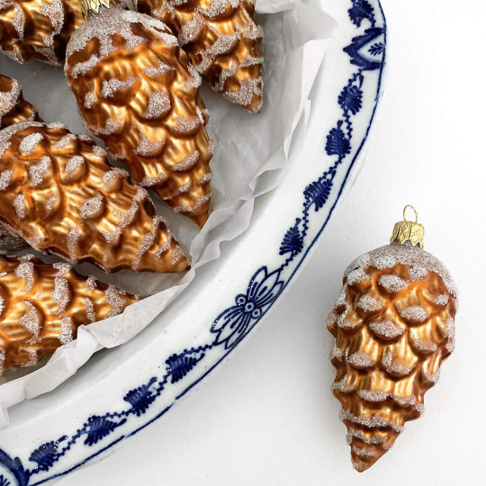 Caramel Brown Pine Cone with Open Scales ~ Czech Republic ~ 3-1/2" long
