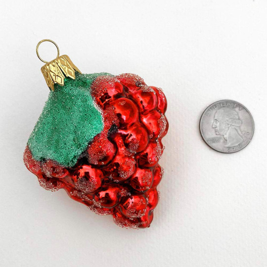 Red Grapes Blown Glass Ornament ~ Czech Republic ~ 3-1/4" long