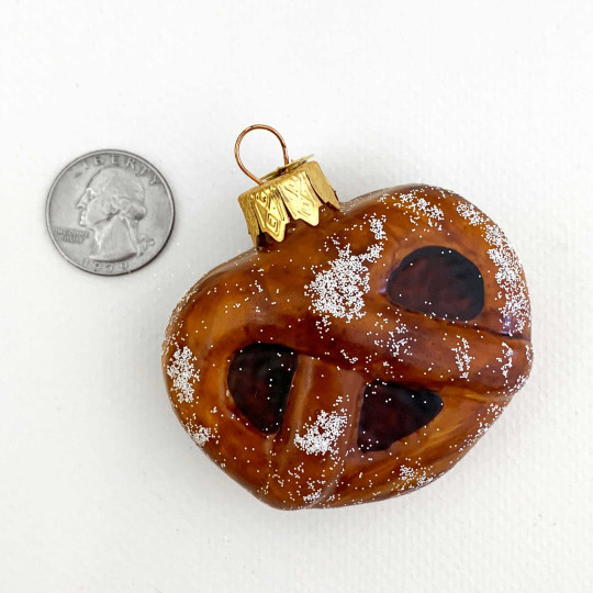 Pretzel Twist Glass Christmas Ornament ~ Germany ~ 2-1/4" tall