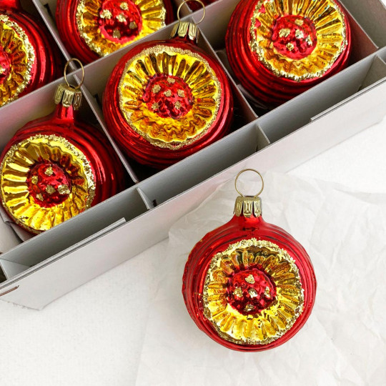 Shiny Red Blown Glass Sunflower Indent Ornament ~ Germany ~ 2" tall