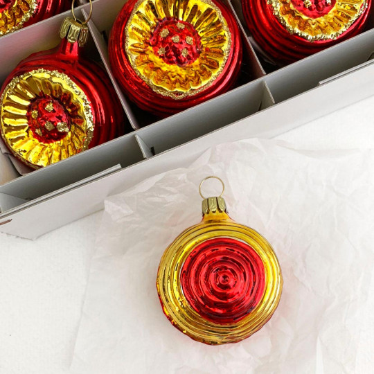 Shiny Red Blown Glass Sunflower Indent Ornament ~ Germany ~ 2" tall