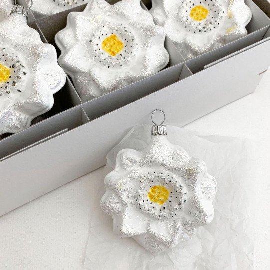 Large Matte White Edelweiss Blown Glass Ornament ~ Germany ~ 3" tall