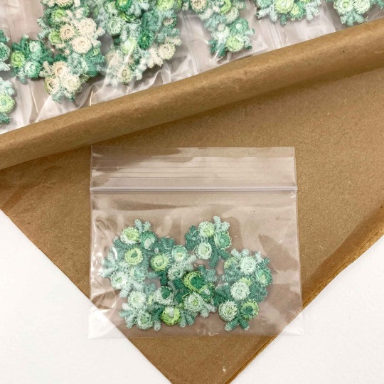Venise Lace Rosebud Apliques ~ Set of 10 ~ MIXED GREEN