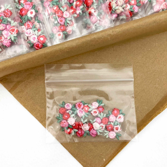 Venise Lace Rosebud Apliques ~ Set of 10 ~ MIXED RED & PINK